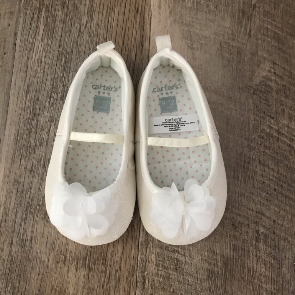 Girls infant size 9-12 months off white shoes